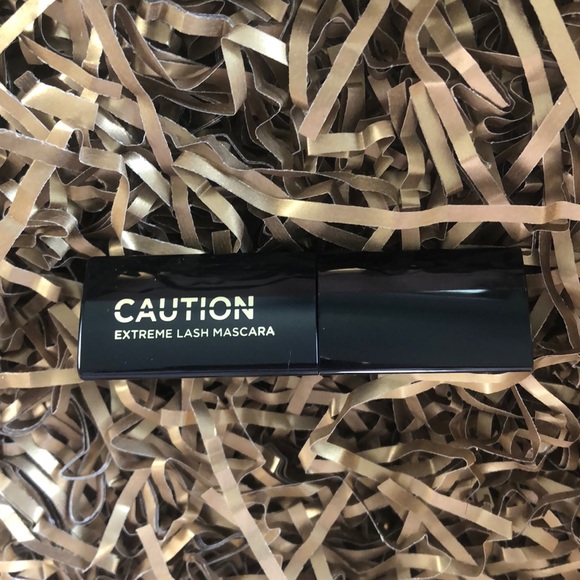 Hourglass Caution Extreme Lash Mascara Ultra Black - Picture 5 of 10